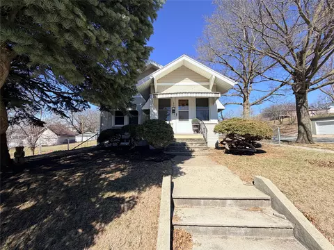 807 State St, Guthrie Center, IA 50115
