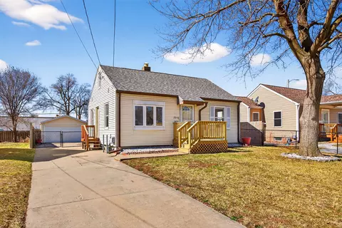 3946 57th St, Des Moines, IA 50310