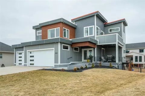 4921 Walker Cir, Johnston, IA 50131
