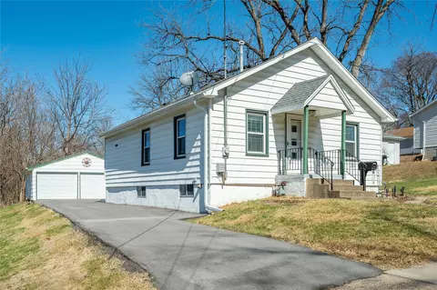 124 E Bell Ave, Des Moines, IA 50315