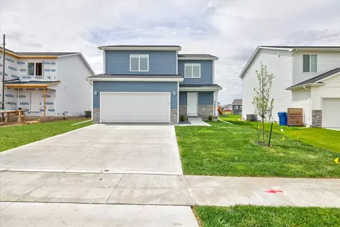 421 N 3rd Ave E, Newton, IA 50208
