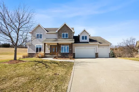 210 Marina Cove Ct, Polk City, IA 50226