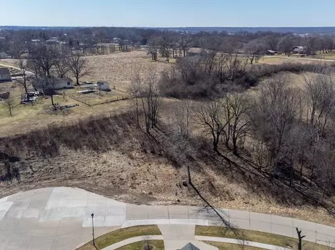 5689 Arbor Lake Dr, Pleasant Hill, IA 50327