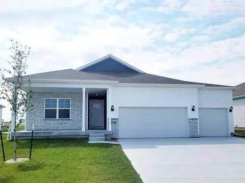 5125 168th St, Urbandale, IA 50322