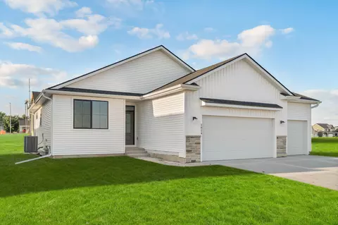 2824 NW Reinhart Dr, Ankeny, IA 50023