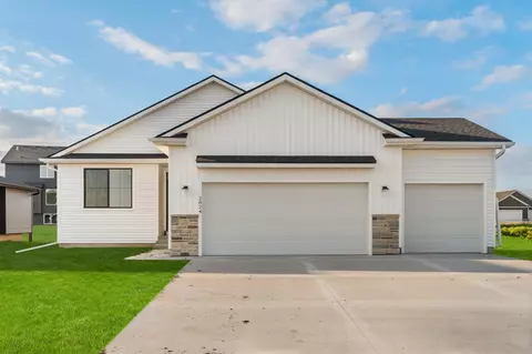 2824 NW Reinhart Dr, Ankeny, IA 50023