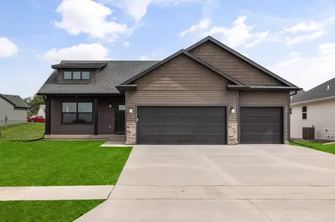 2902 NW Reinhart Dr, Ankeny, IA 50023