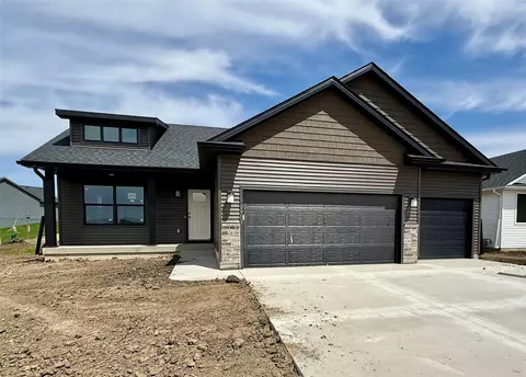 2902 NW Reinhart Dr, Ankeny, IA 50023