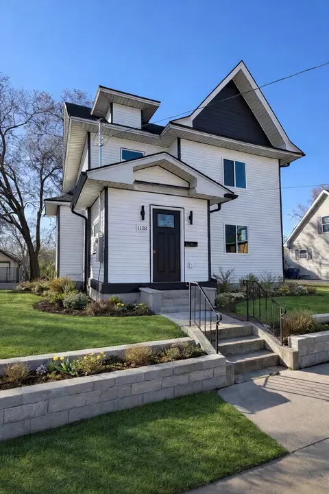 1128 10th St, Des Moines, IA 50314