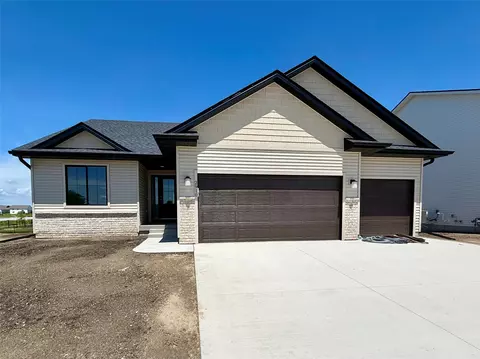 2910 NW Reinhart Dr, Ankeny, IA 50023