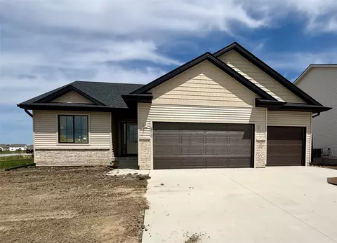 2910 NW Reinhart Dr, Ankeny, IA 50023