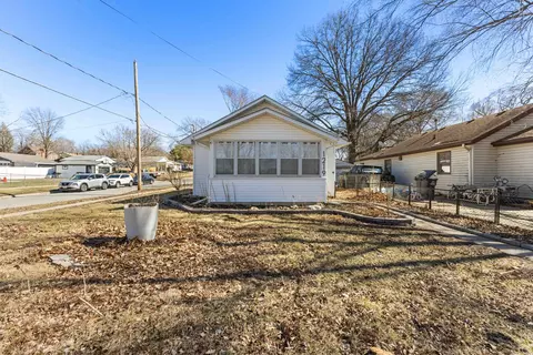 1219 E 32nd St, Des Moines, IA 50317