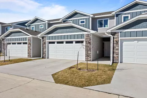 270 NW Waverly Dr, Waukee, IA 50263