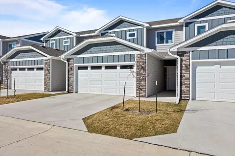 270 NW Waverly Dr, Waukee, IA 50263