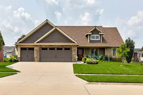 2100 NW Prairie Creek Dr, Grimes, IA 50111