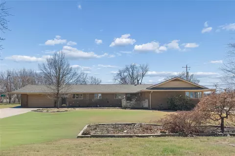 7254 Wilshire Blvd, Windsor Heights, IA 50324
