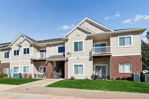 10335 Norfolk Dr #7, Johnston, IA 50131