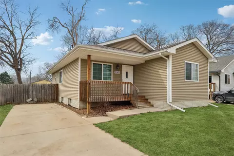 2510 E 38th Ct, Des Moines, IA 50317
