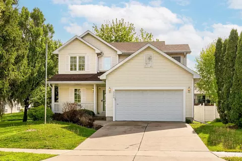 3509 Brook Ridge Ct, Des Moines, IA 50317