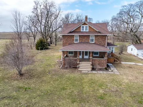 1337 Pitzer Rd, Earlham, IA 50072