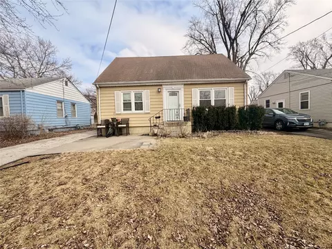 1713 56th St, Des Moines, IA 50310