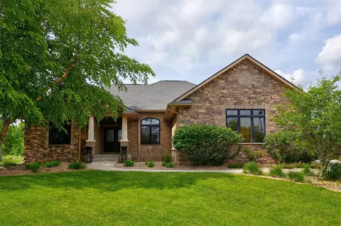 9127 NW 72nd Cir, Johnston, IA 50131