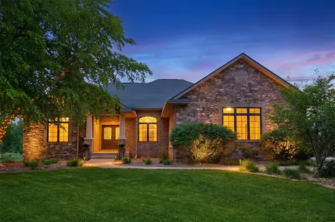 9127 NW 72nd Cir, Johnston, IA 50131