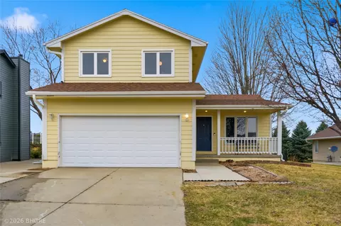 1215 N 7th St, Indianola, IA 50125