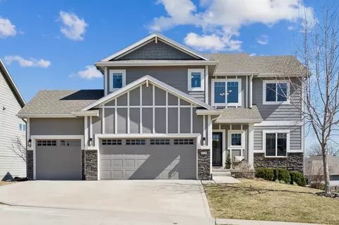 876 S 93rd St, West Des Moines, IA 50266