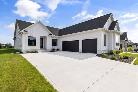 605 Pelican Dr, Polk City, IA 50226