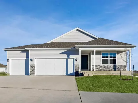 308 Kingfisher Ct SW, Bondurant, IA 50035