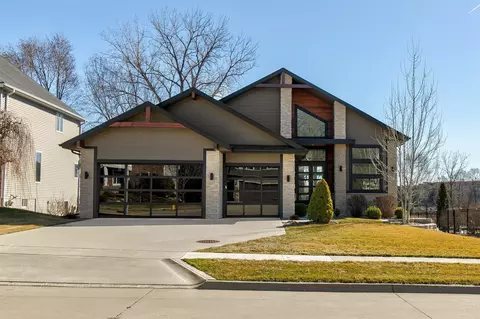 6309 Sudbury Ct, Johnston, IA 50131