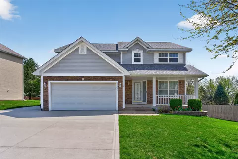 4545 Zilker Dr, Pleasant Hill, IA 50327