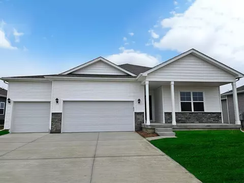 10275 NW 68th Ave, Johnston, IA 50131