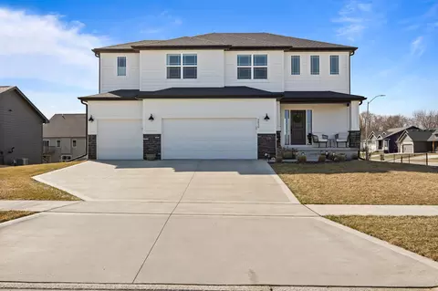 3016 Oak St, Norwalk, IA 50211