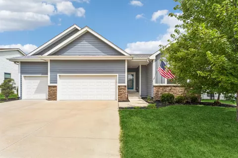 9635 Marnewood Dr, Johnston, IA 50131