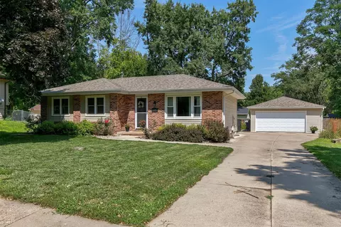 217 Jordan Dr, West Des Moines, IA 50265