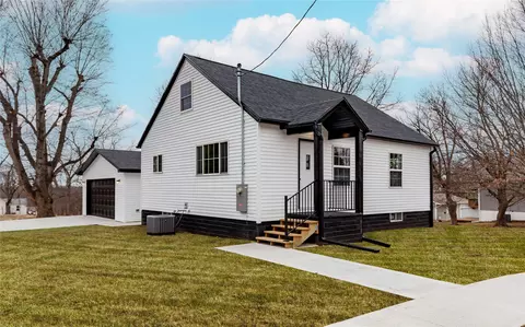 300 N Vine St, Hartford, IA 50118