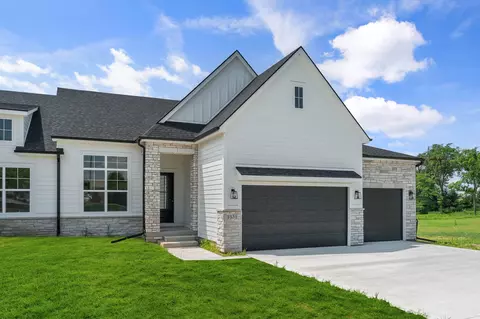 2531 Bos Landen Dr, Pella, IA 50219