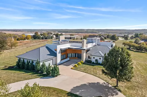 31600 Silverado Ln, Waukee, IA 50263