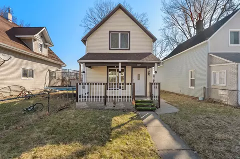 1327 23rd St, Des Moines, IA 50311