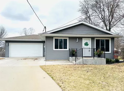 514 W Long Lane Dr, Knoxville, IA 50138
