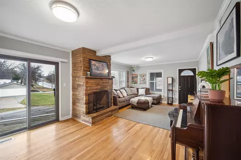 1989 SW 9th St, Des Moines, IA 50315