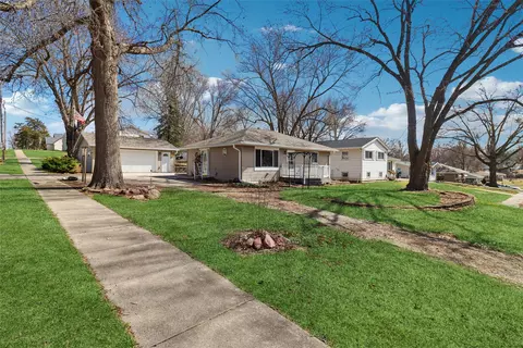 312 N J St, Indianola, IA 50125