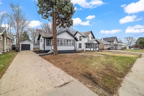 1422 Hull Ave, Des Moines, IA 50316