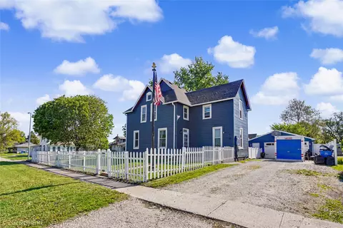 110 N 3rd St, Indianola, IA 50125