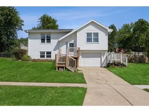 813 Cade Ct, De Soto, IA 50069