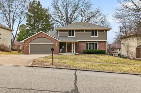 1012 45th St, West Des Moines, IA 50266