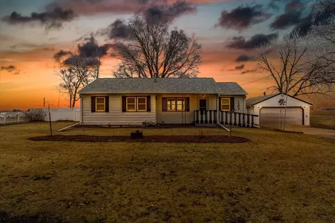1303 Sugar Grove Ave, Dallas Center, IA 50063