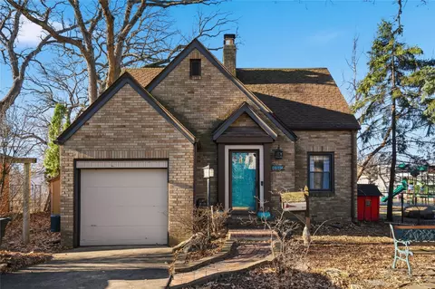 1412 Chautauqua Pkwy, Des Moines, IA 50314